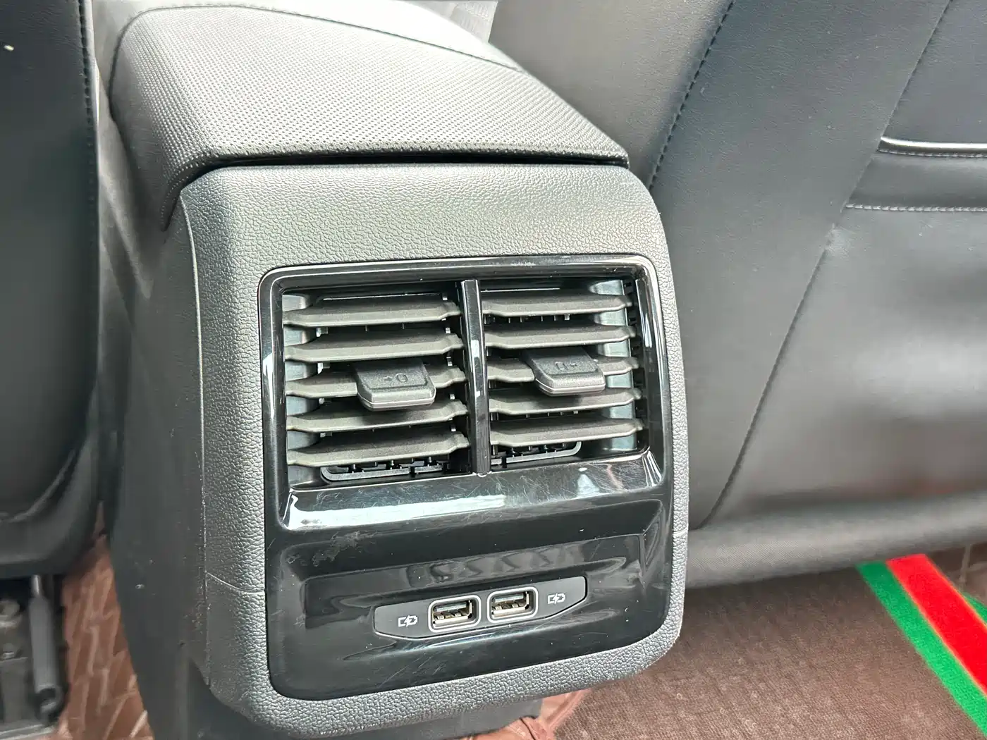 Volkswagen Sagitar 2023 300TSI DSG Surpassing Edition фото 12