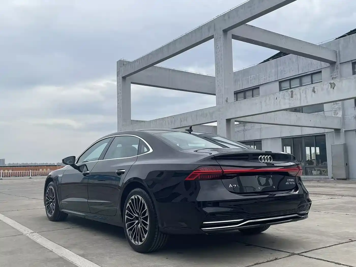 Audi A7L 2025 Model Year 45 TFSI Luxury фото 4