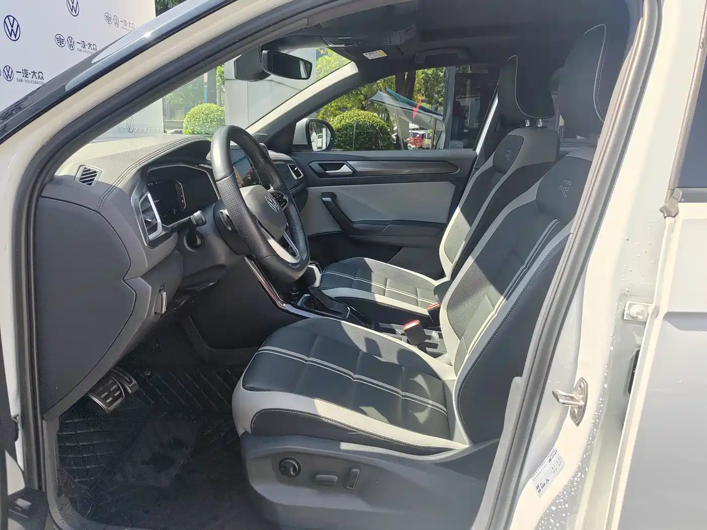 Volkswagen T-ROC 2023 300TSI DSG 2WD Dawn Edition фото 7