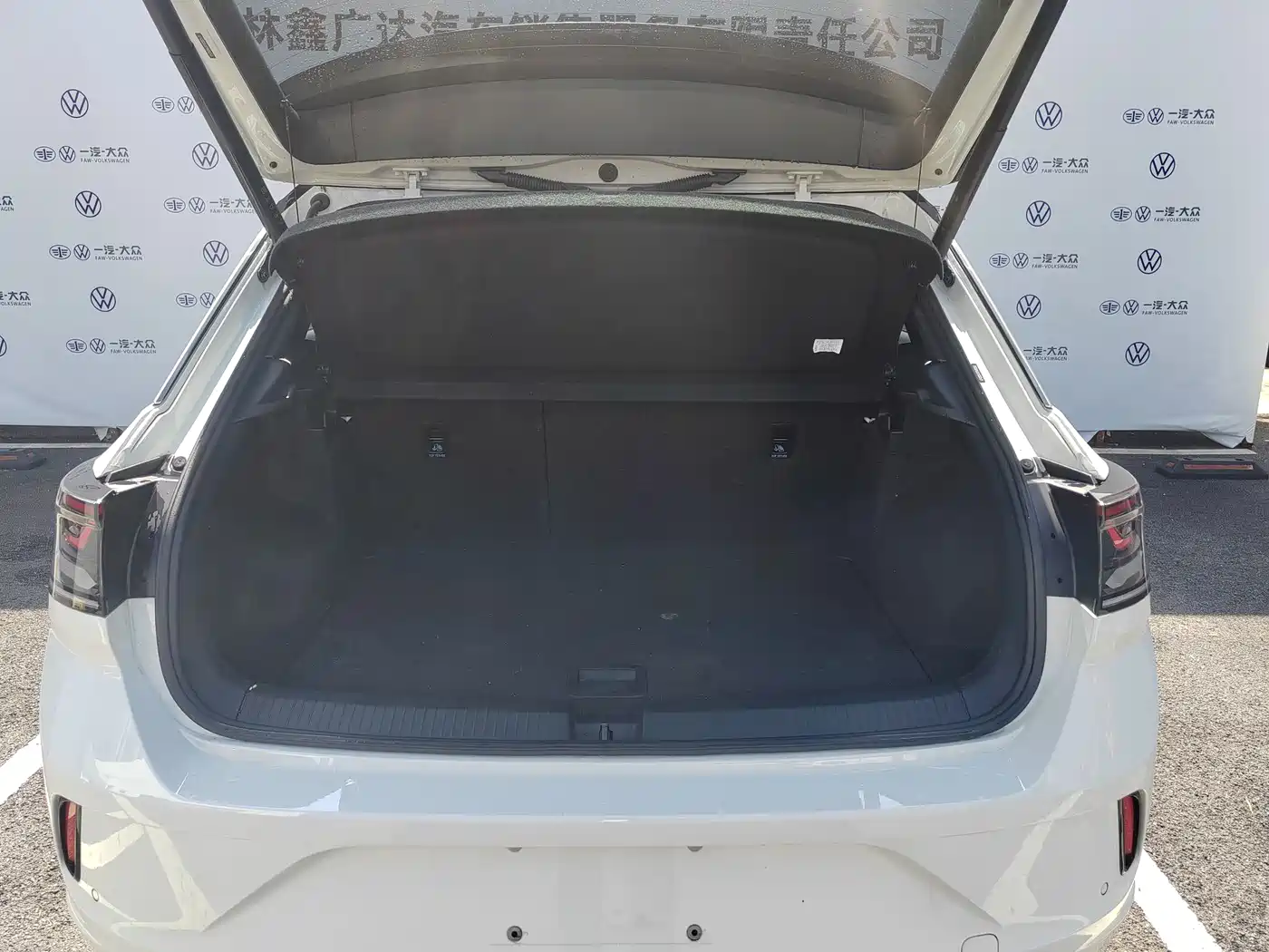 Volkswagen T-ROC 2023 300TSI DSG 2WD Dawn Edition фото 9