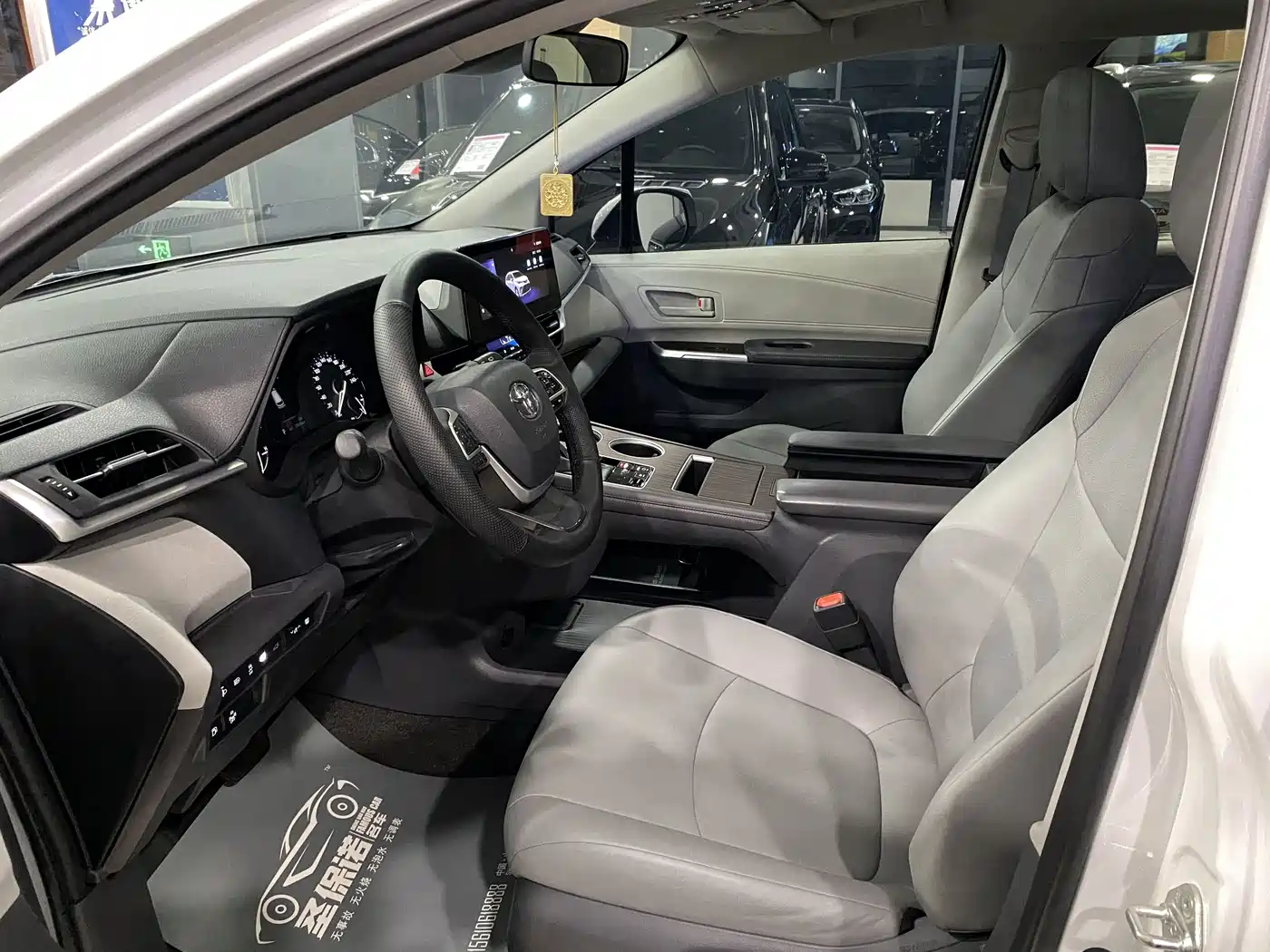 Toyota Granvia 2024 2023 2.5L Hybrid Comfort Edition