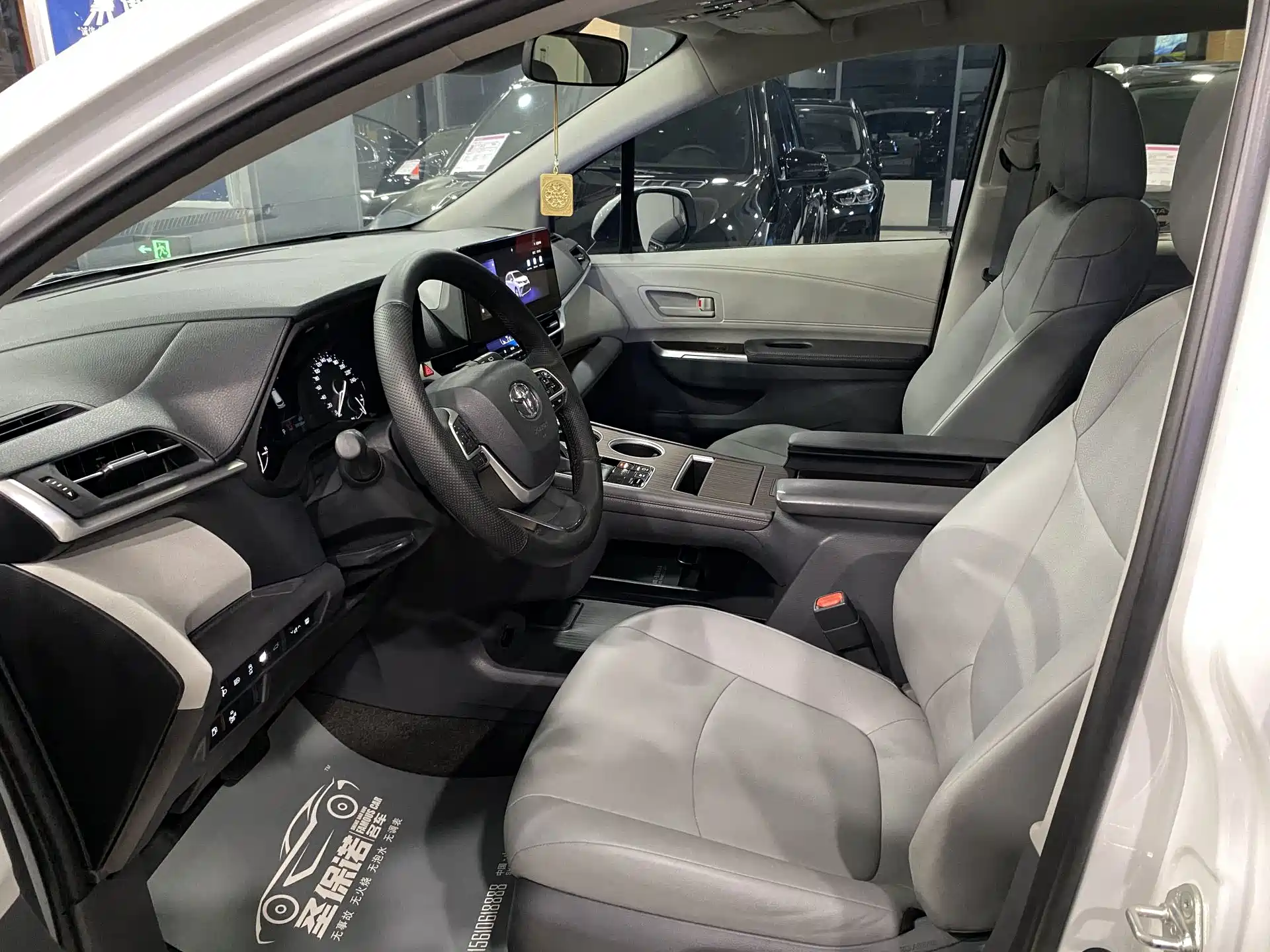 Фото 8 - Toyota Granvia