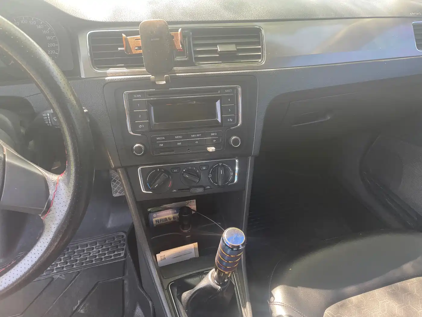 Volkswagen Santana 2013 1.6L Manual Comfort Edition фото 6