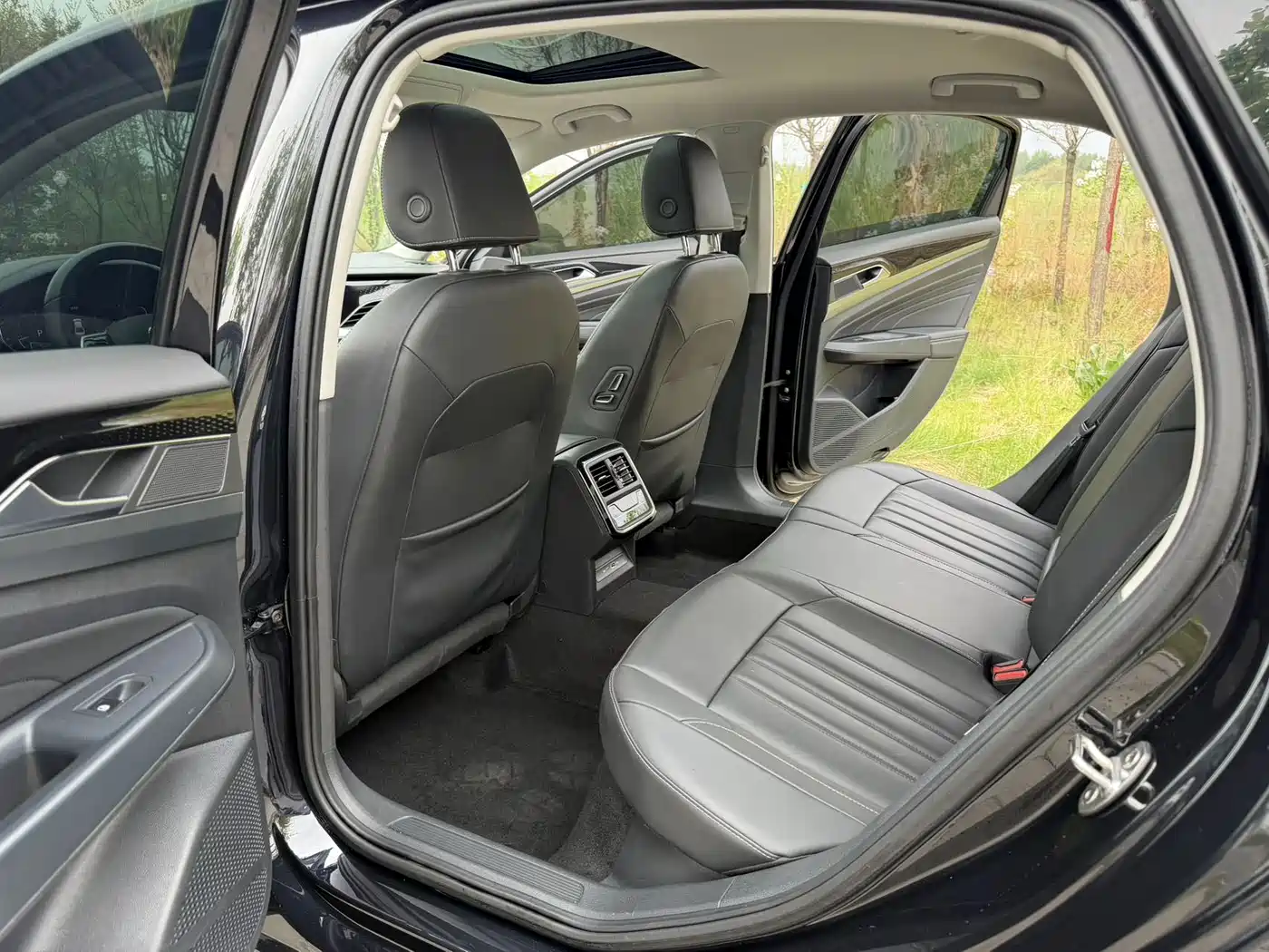 Volkswagen Passat 2023 280TSI Business Edition фото 18