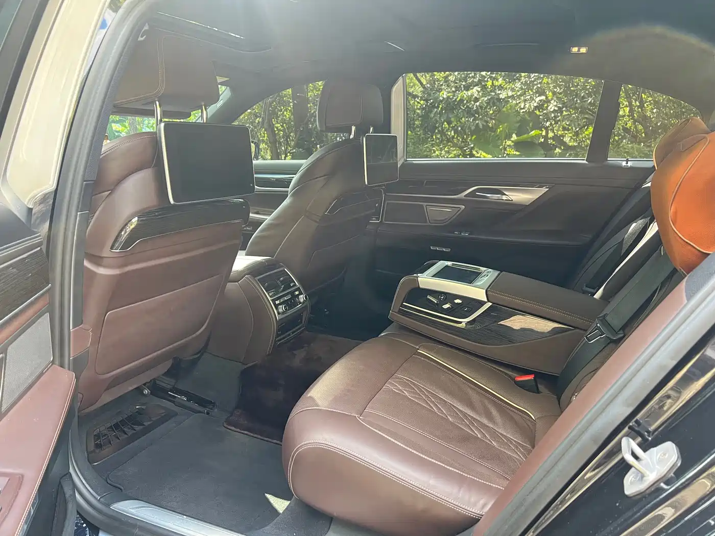 Фото 9 - BMW 7 Series