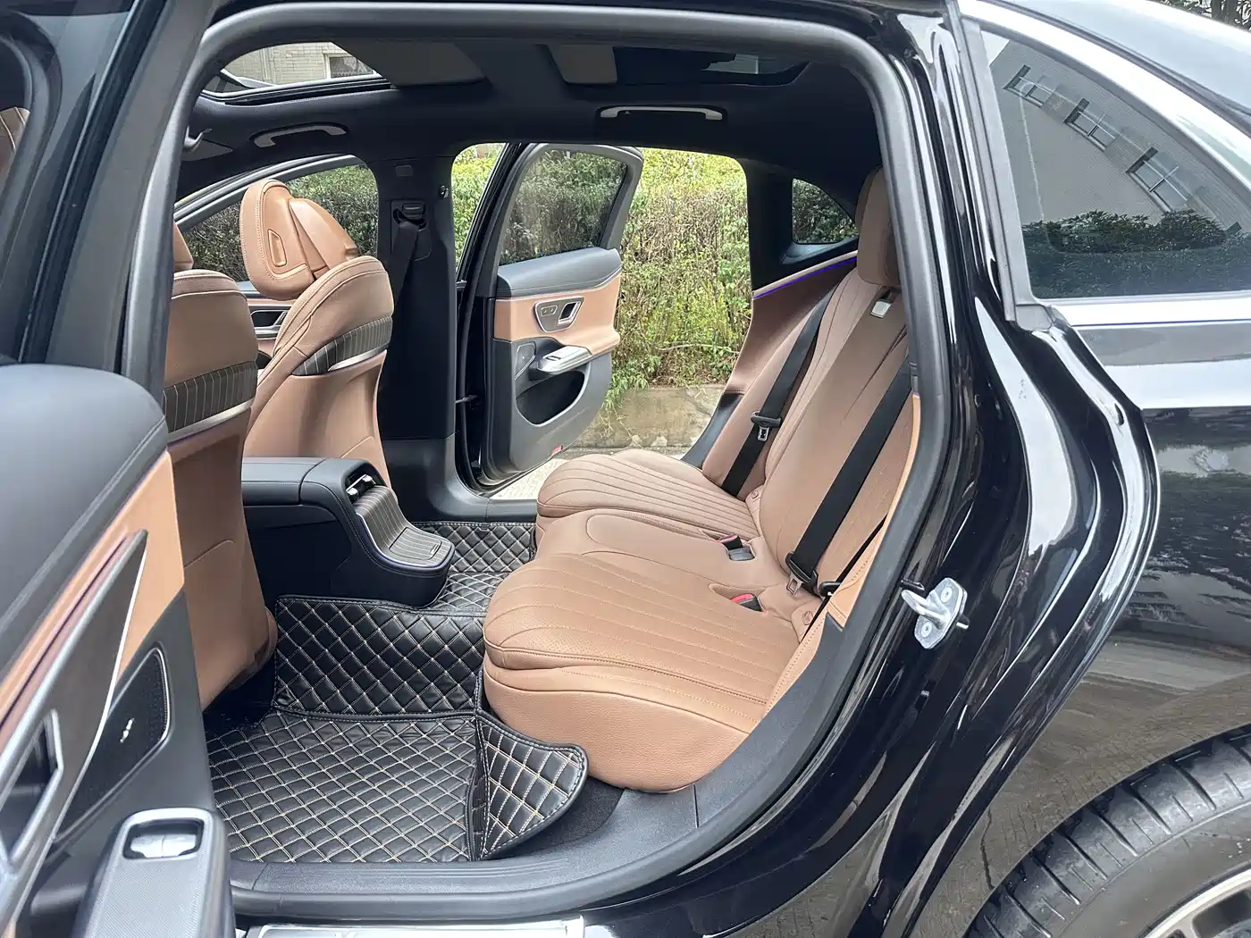Mercedes-Benz E-Class 2024 E 300 L Fashion фото 10