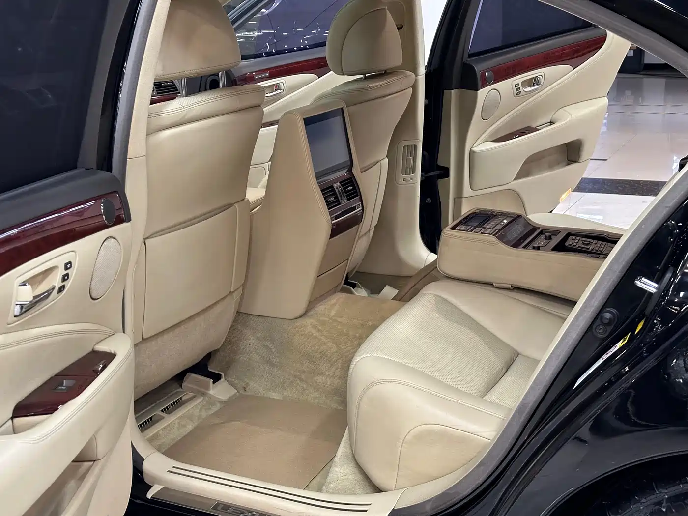 Lexus LS 2010 460L Premium Edition фото 8