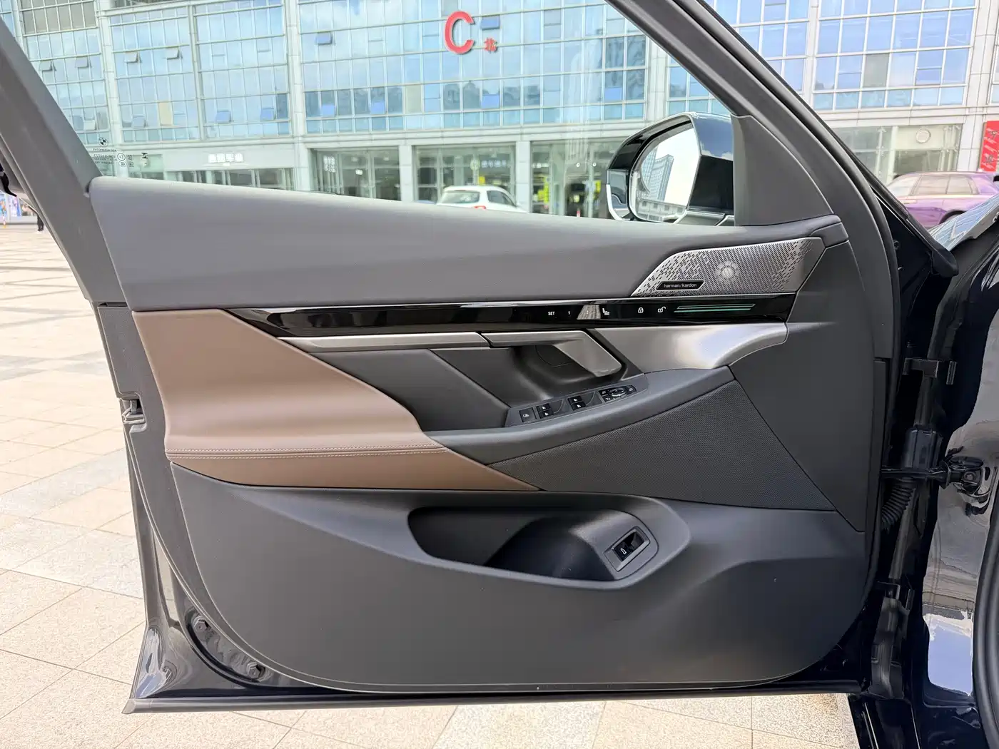 BMW 5 Series 2024 525Li M Sport Package фото 9