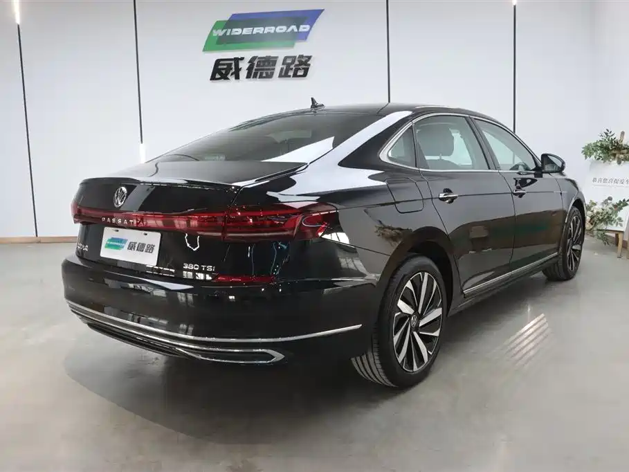 Volkswagen Passat 2026 Outstanding Edition 380TSI Dragon Glory Version фото 4