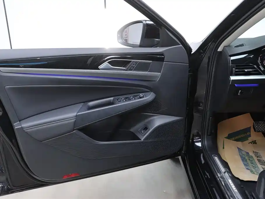 Volkswagen Passat 2026 Outstanding Edition 380TSI Dragon Glory Version фото 11