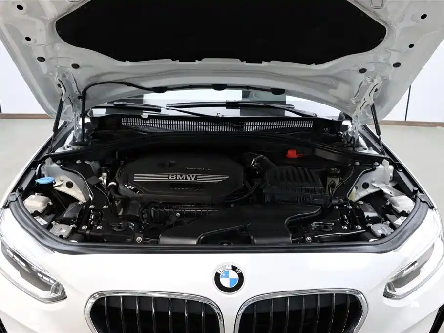 BMW 1 Series 2023 120i M Sport фото 30