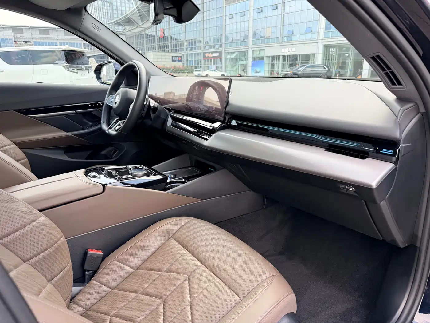BMW 5 Series 2024 525Li M Sport Package фото 15