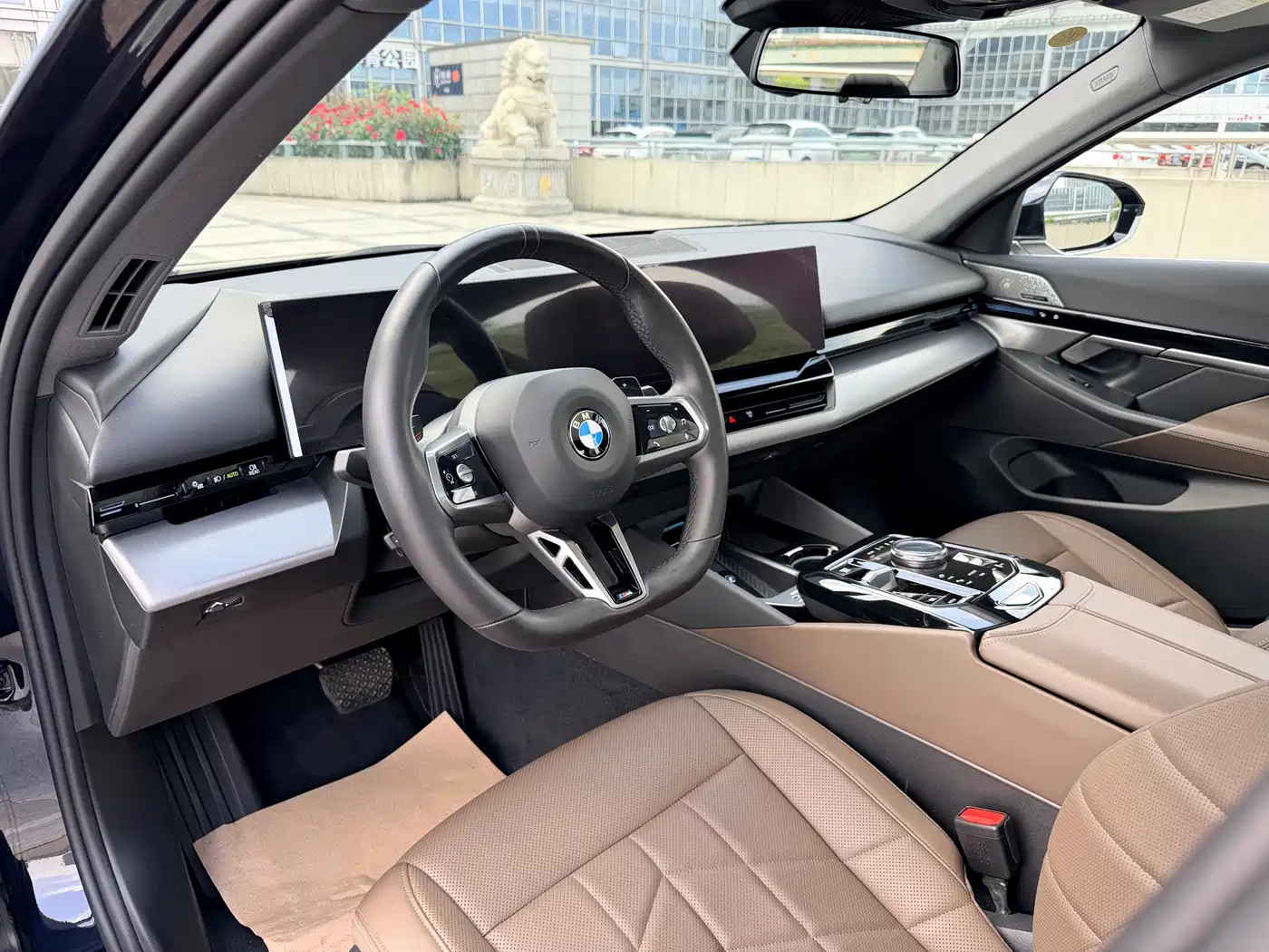 BMW 5 Series 2024 525Li M Sport Package фото 11