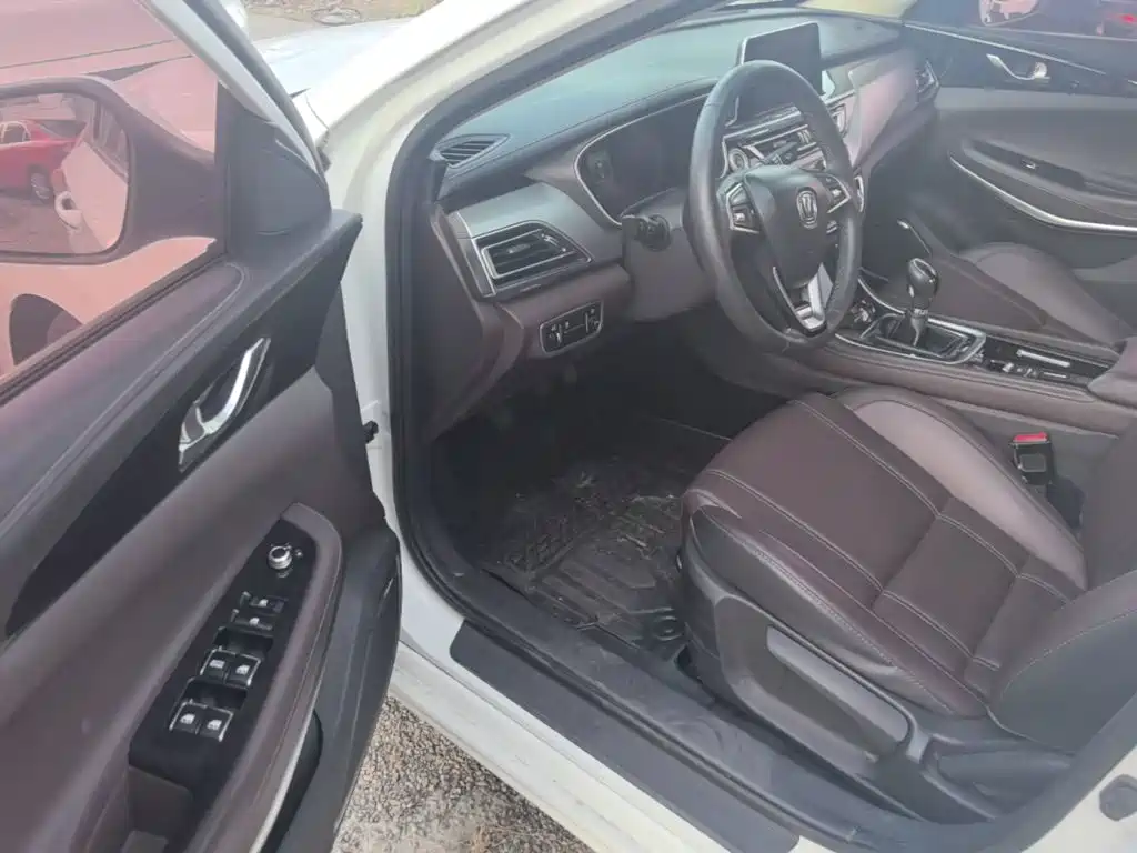 Changan Raeton CC 2019 2018 1.5T Manual Elegance Starry Sky Edition China V