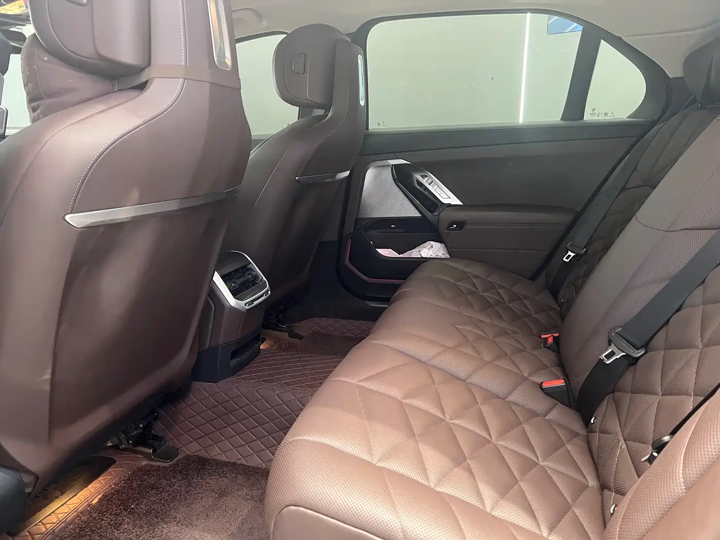 BMW 7 Series 2023 Model 735Li M Sport Package фото 9