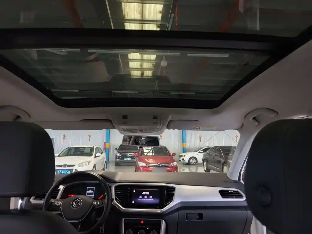 VOLKSWAGEN T-ROC EXPLORING SONGS