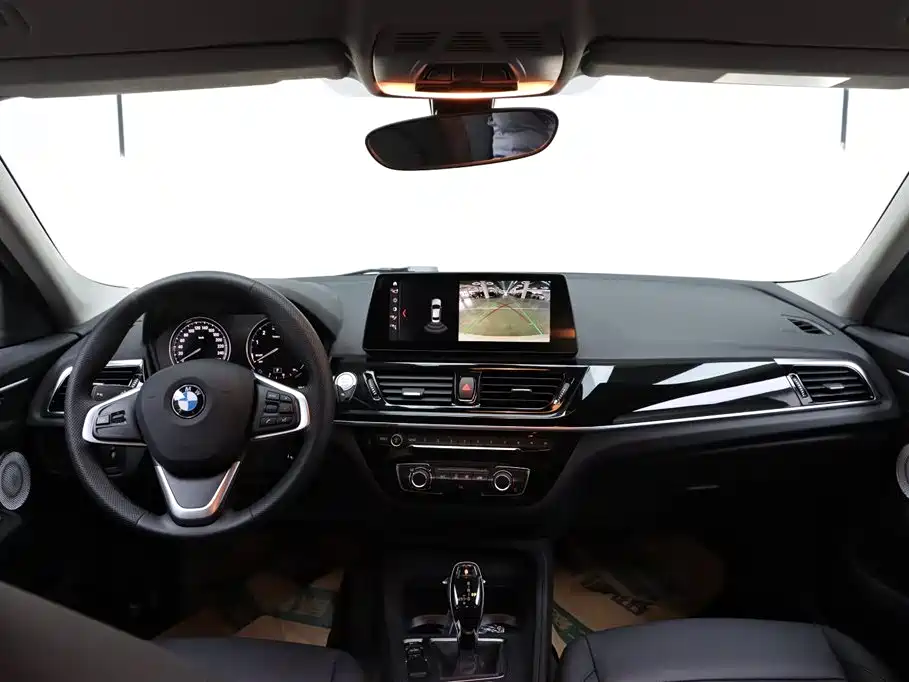 BMW 1 Series 2023 120i M Sport фото 20