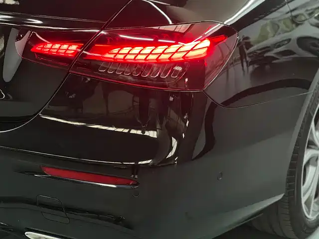 Mercedes-Benz E-Class 2022 E 300 L Sport Fashion — фото 4