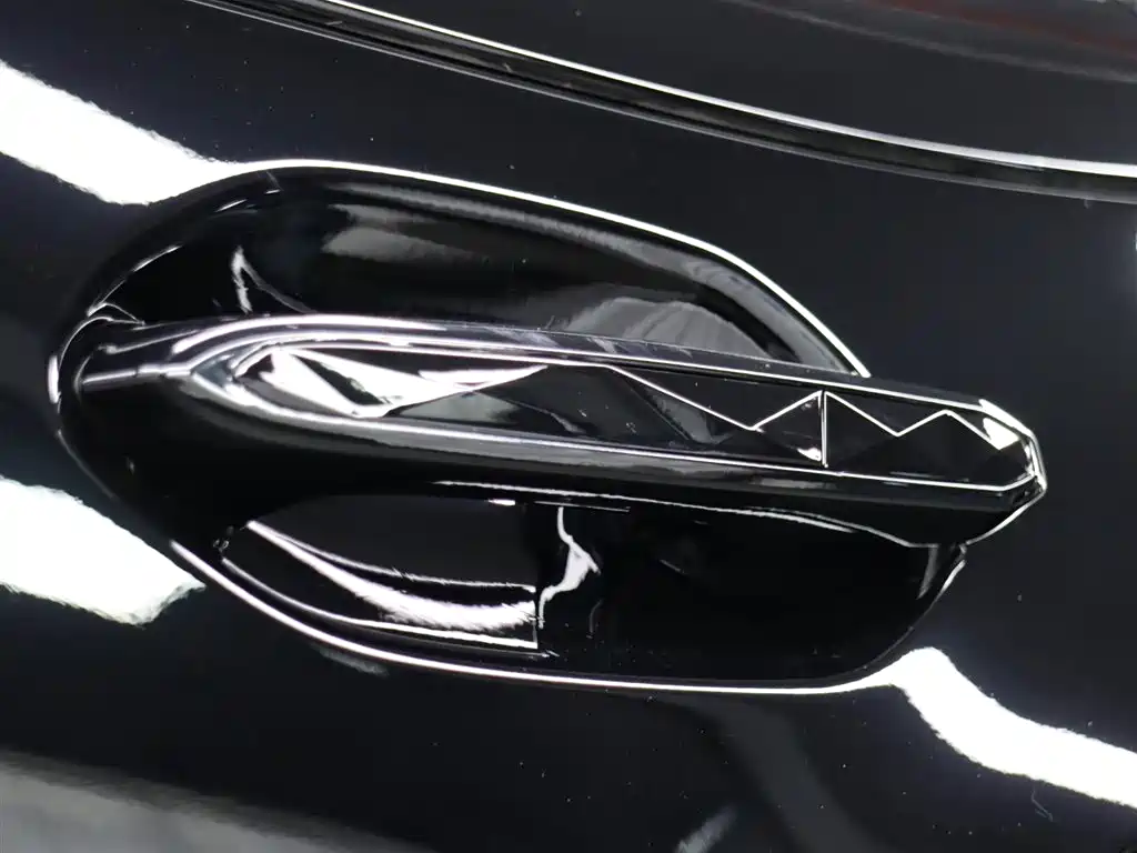 BMW XM 2023 50e фото 32
