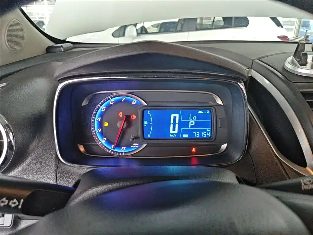 Chevrolet Trax 2016 1.4T Automatic 2WD Comfort Sunroof Edition фото 12
