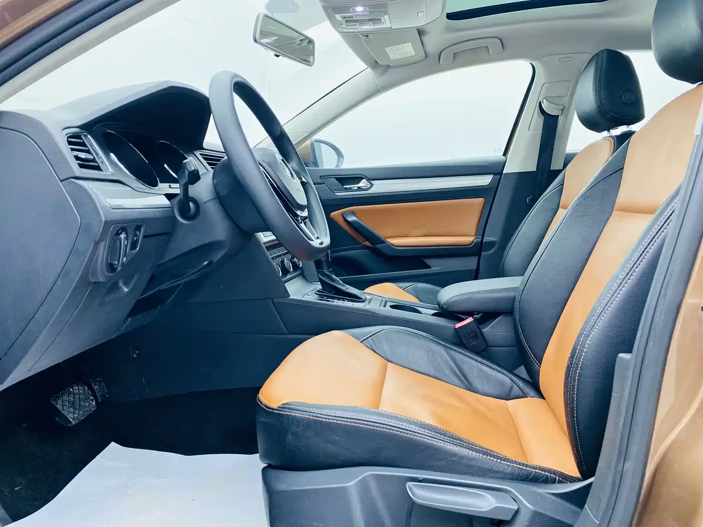 Volkswagen Lamando 2015 230TSI DSG Style фото 13
