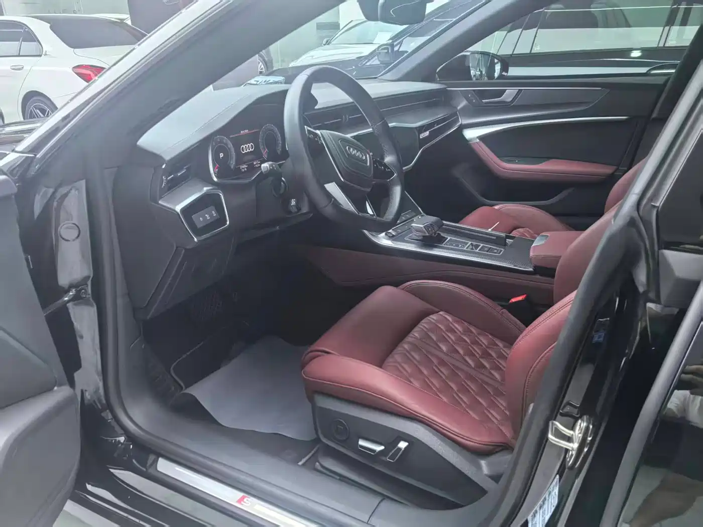 Audi A7L 2024 45 TFSI quattro S-line Black Warrior Edition фото 4