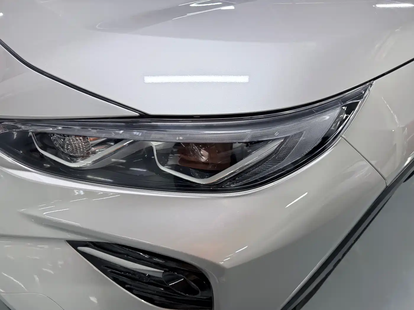 Toyota Wildlander 2023 2.0L CVT AWD Luxury PLUS фото 4