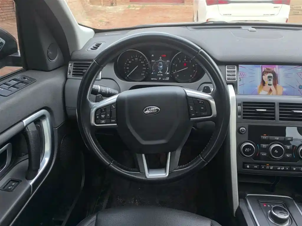 Land Rover Discovery Sport 2019 240PS SE Edition China VI фото 11