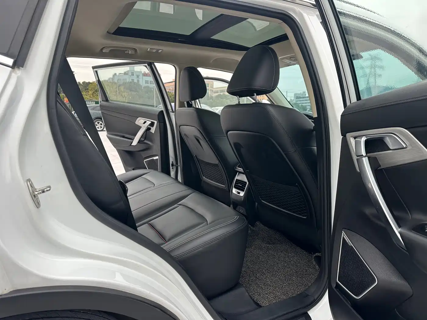 Фото 8 - Geely Boyue
