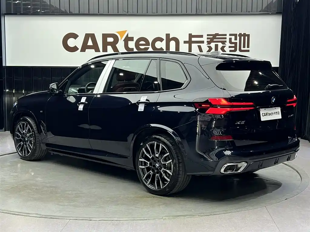 BMW X5 2025 Model xDrive 40Li M Sport Blackout Package фото 11