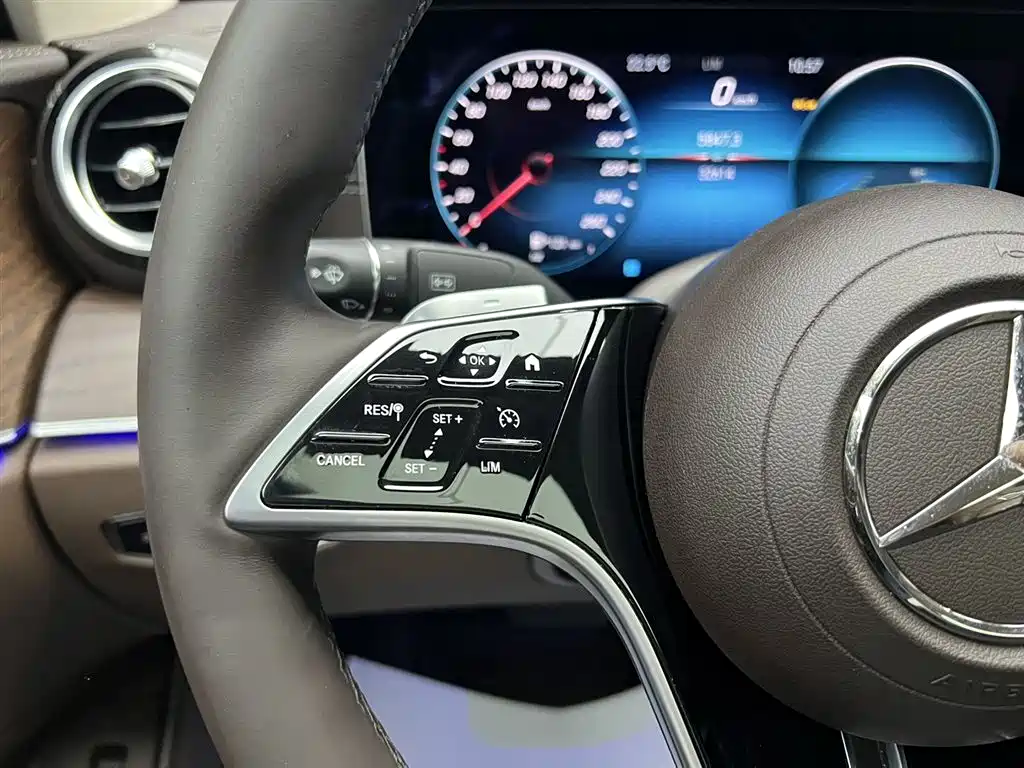 Mercedes-Benz E-Class 2022 Second Facelift E 300 L Luxury фото 25