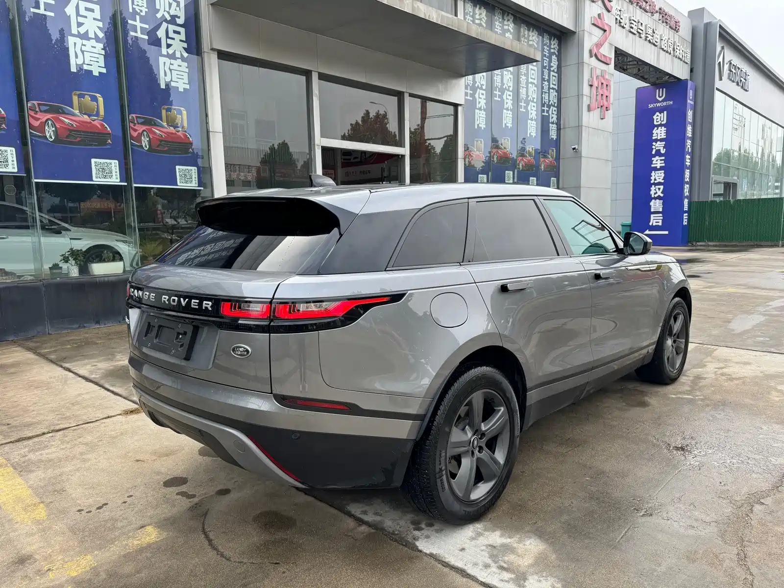 Photo 13 - Land Rover Range Rover Velar