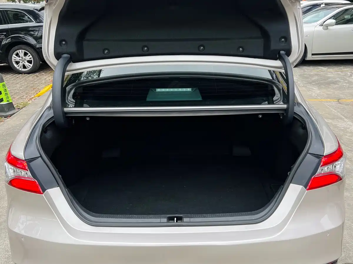 Toyota Camry 2019 Facelift Hybrid 2.5HG Luxury Edition фото 13