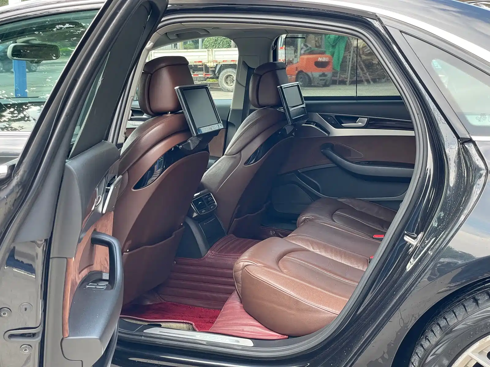 Фото 6 - Audi A8