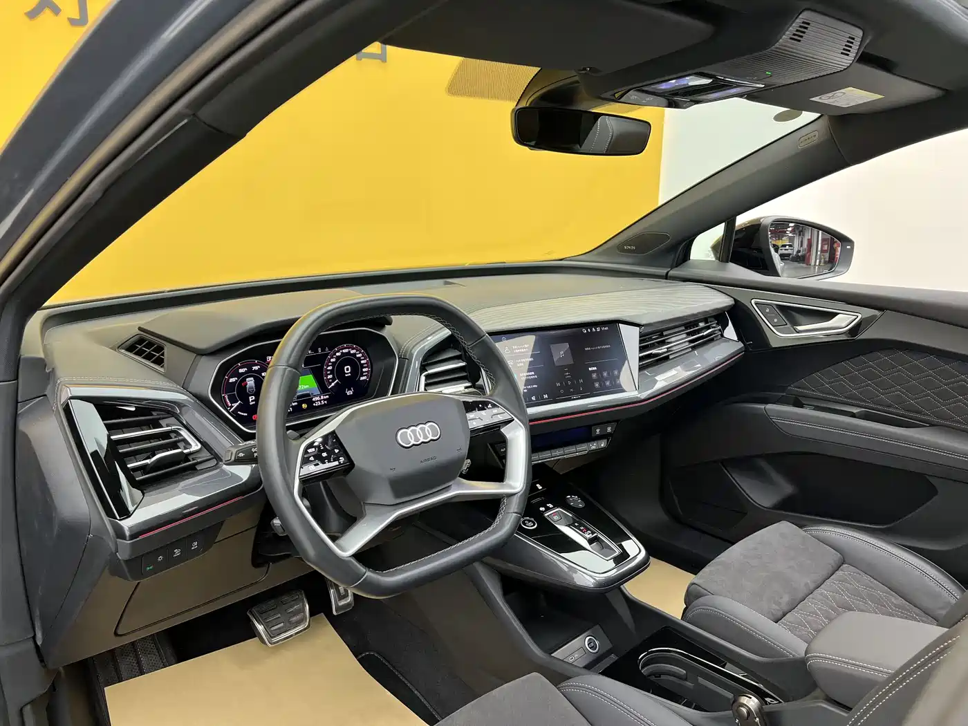 Audi Q4 e-tron 2024 50 e-tron quattro Creation Night Edition фото 8