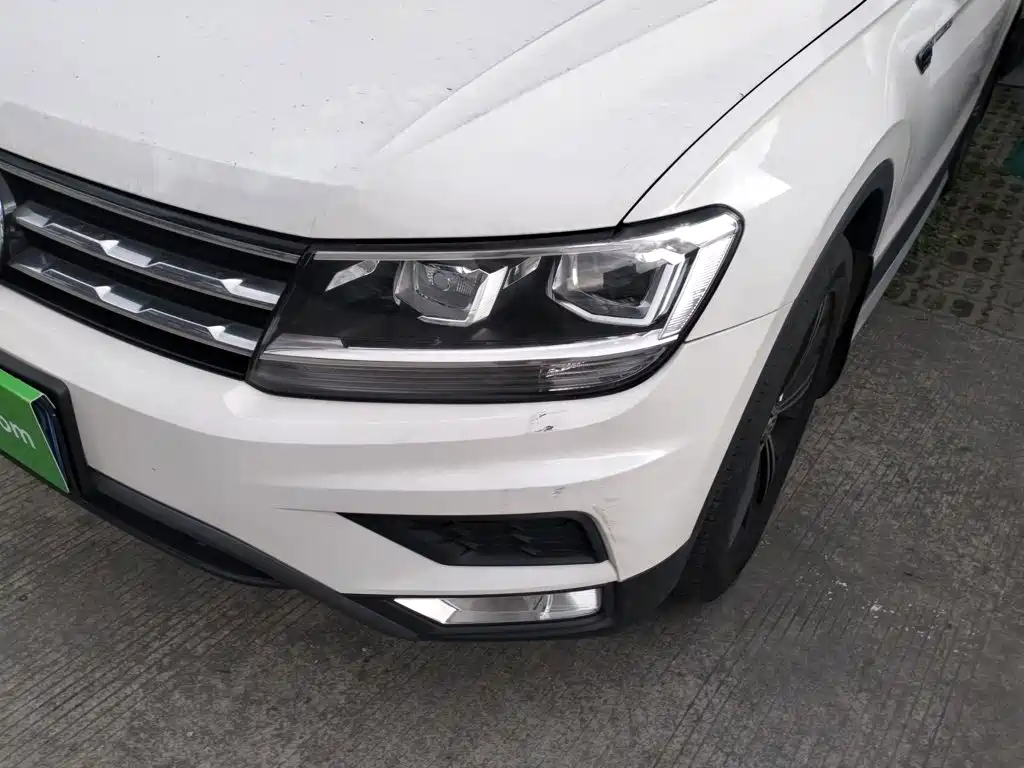 Фото 18 - Volkswagen Tiguan L