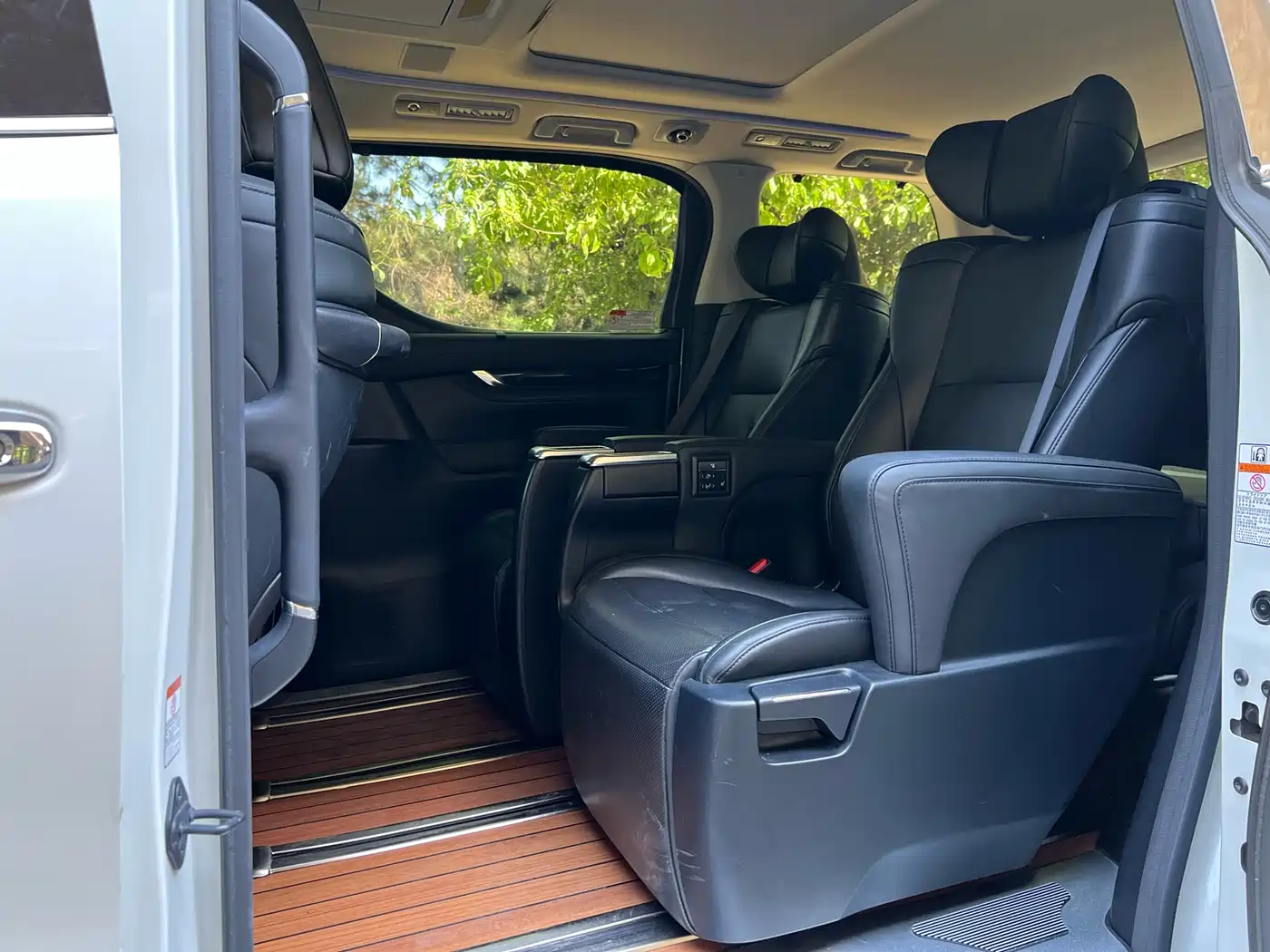 Toyota Vellfire 2019 Hybrid 2.5L HV Luxury Edition фото 14