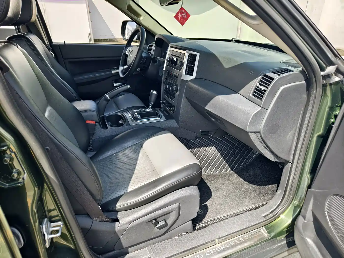 Jeep Grand Cherokee (Import) 2011 2010 3.7L