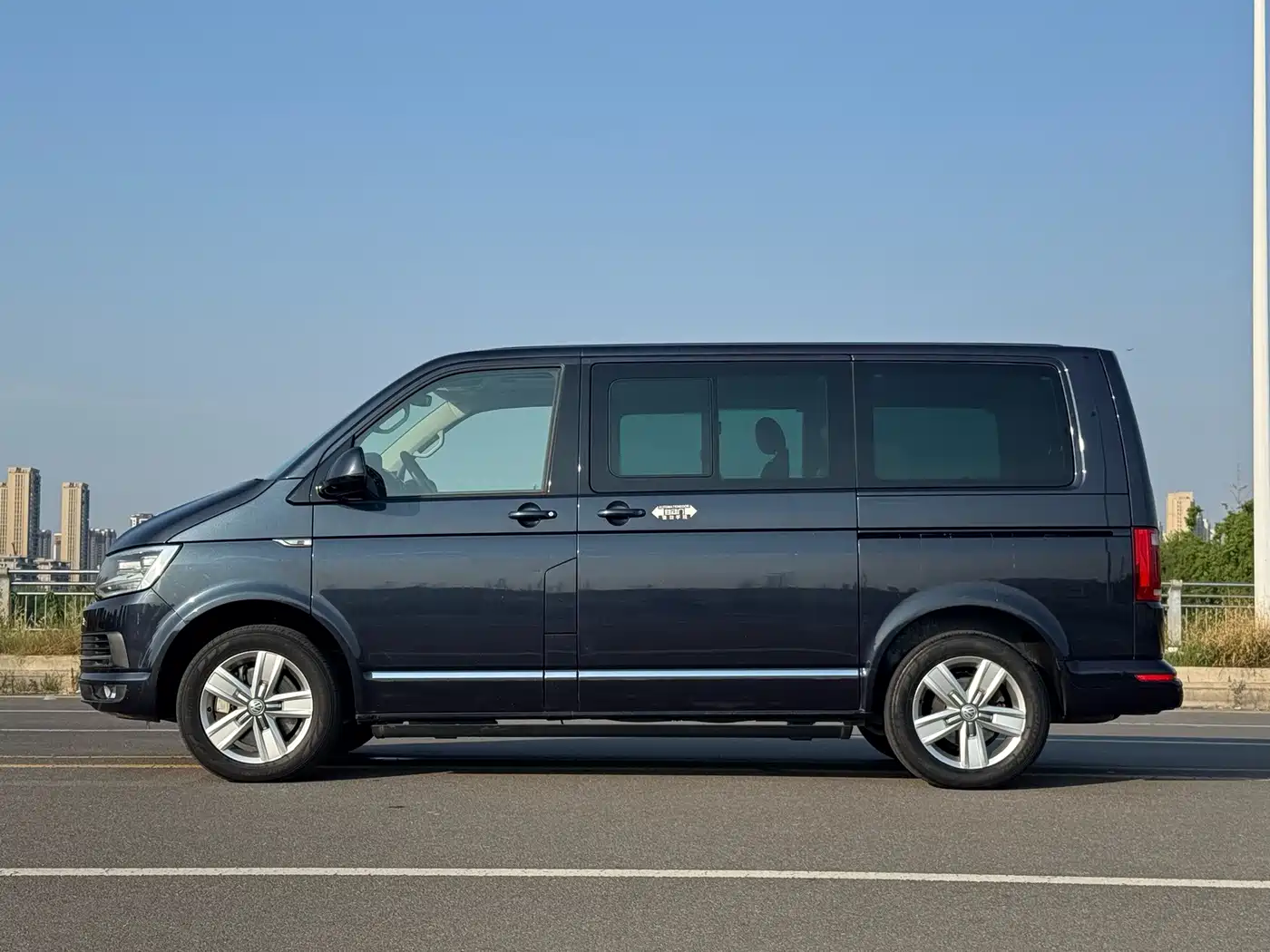 Volkswagen Multivan 2018 2017 2.0TSI AWD Premium Edition 7-Seater