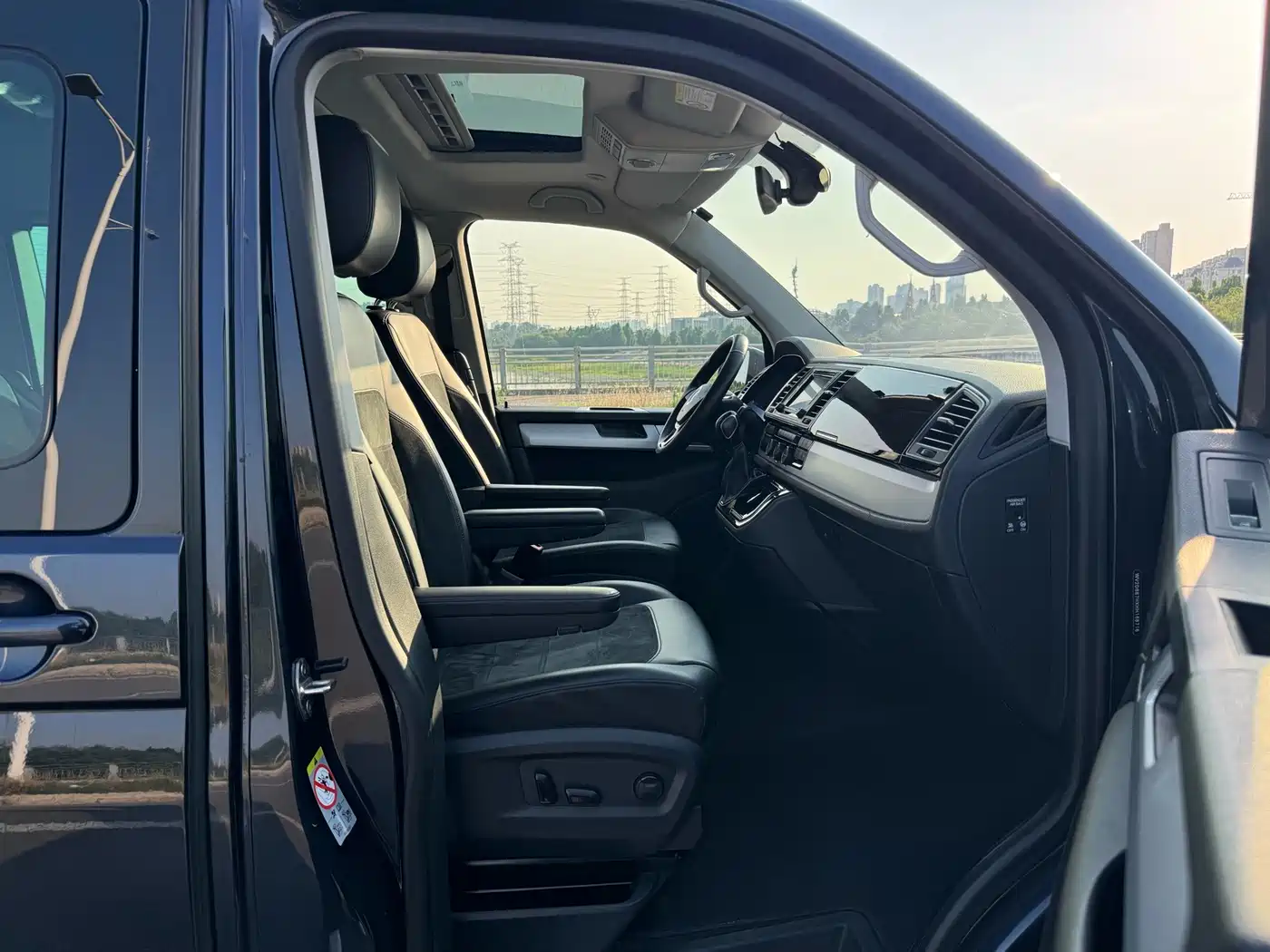 Volkswagen Multivan 2018 2017 2.0TSI AWD Premium Edition 7-Seater