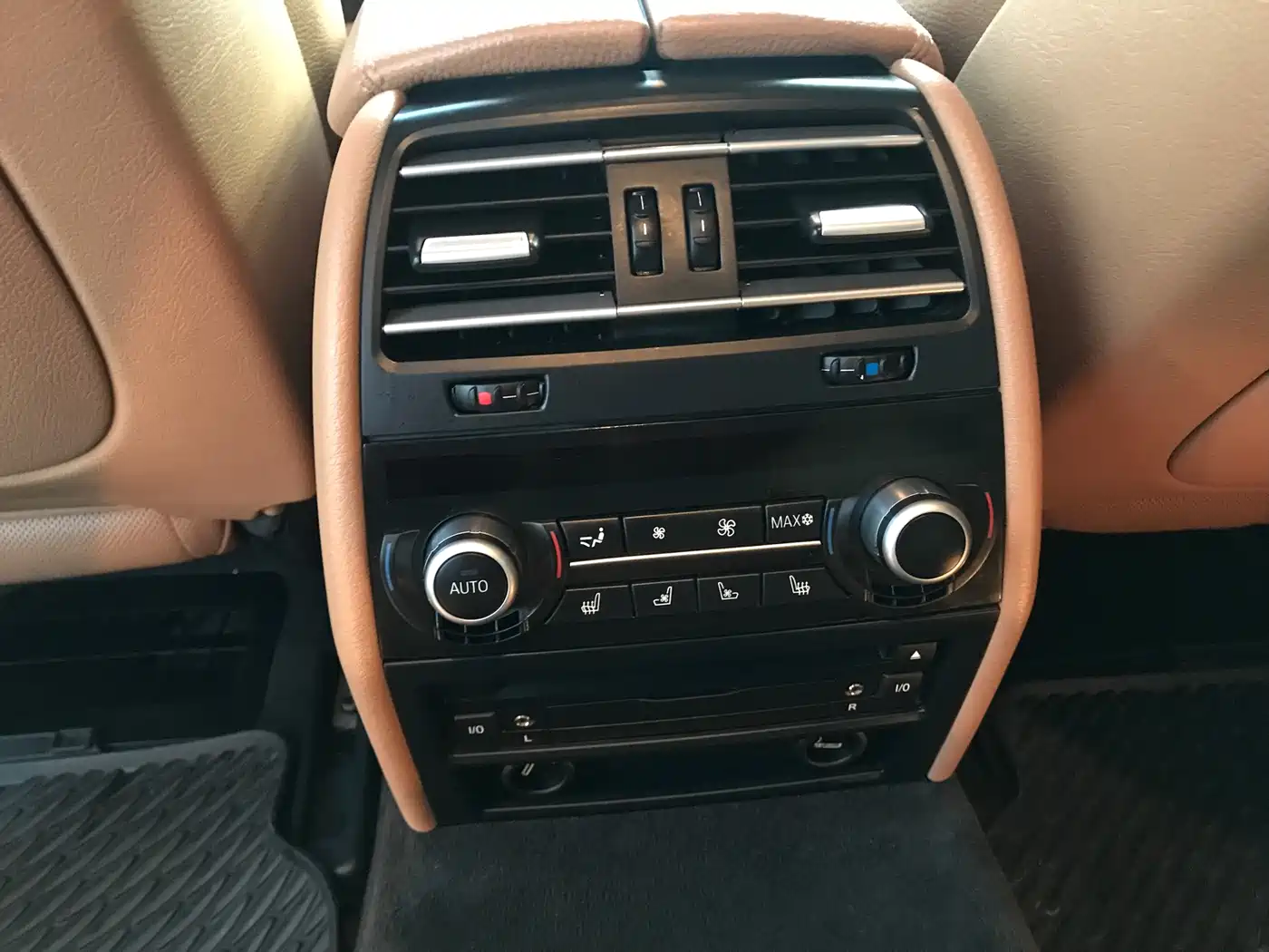 BMW 7 Series 2009 740Li Luxury фото 23