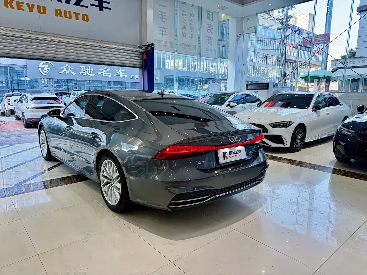 Фото 14 - Audi A7