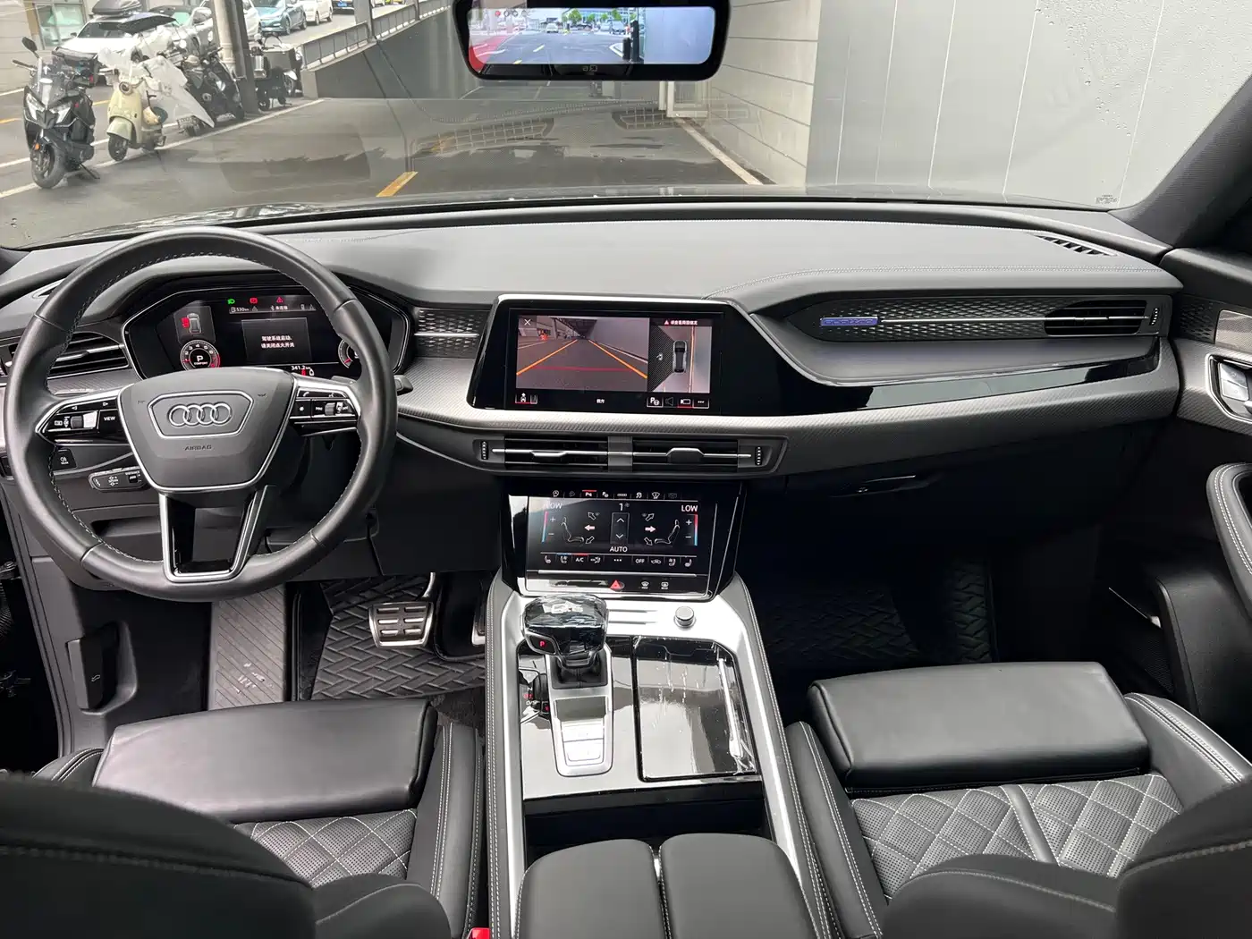 Audi Q6 2025 2024 45 TFSI quattro Black Warrior Edition 6-seater