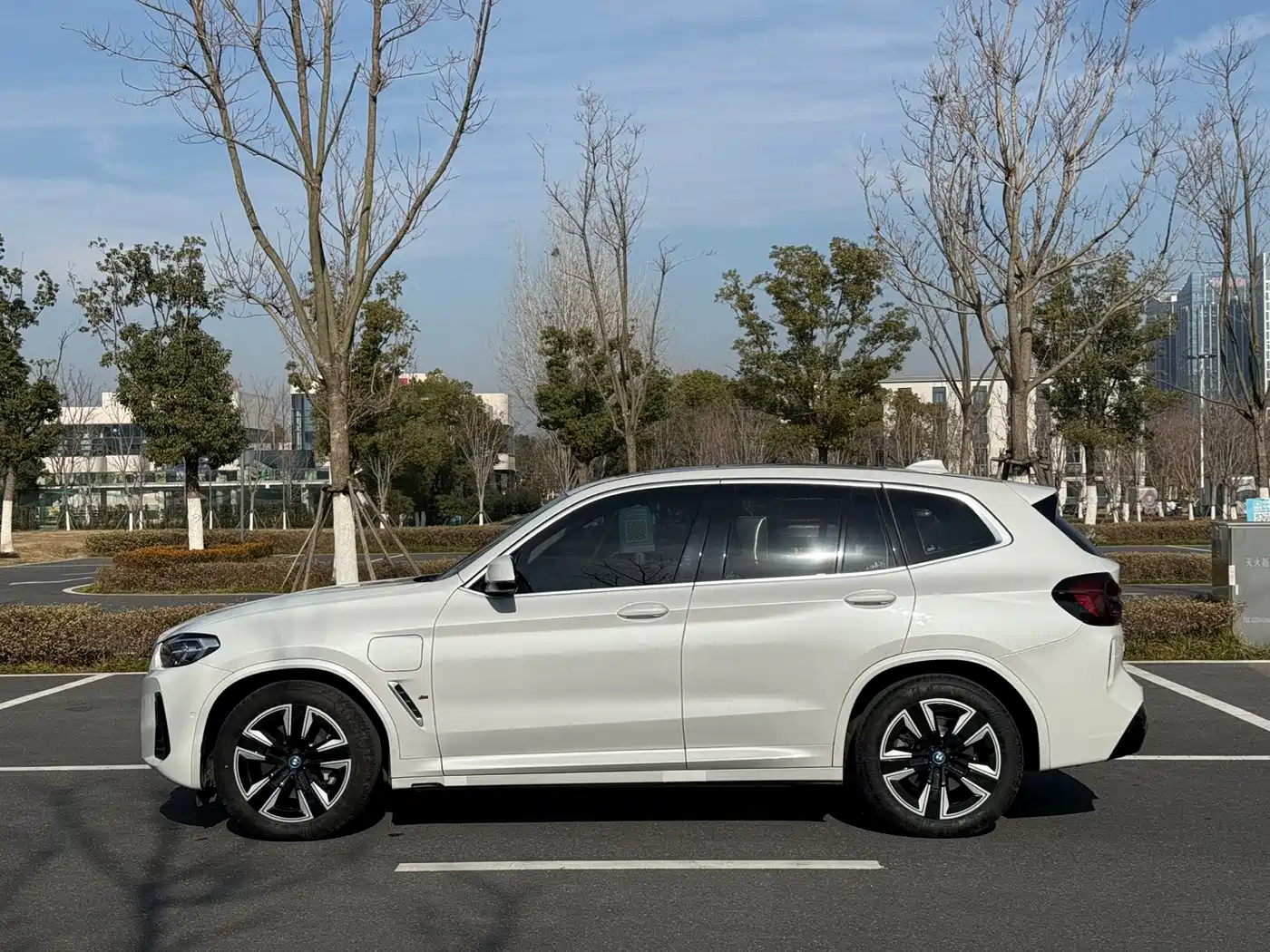 BMW iX3 2024 Leading Edition фото 8