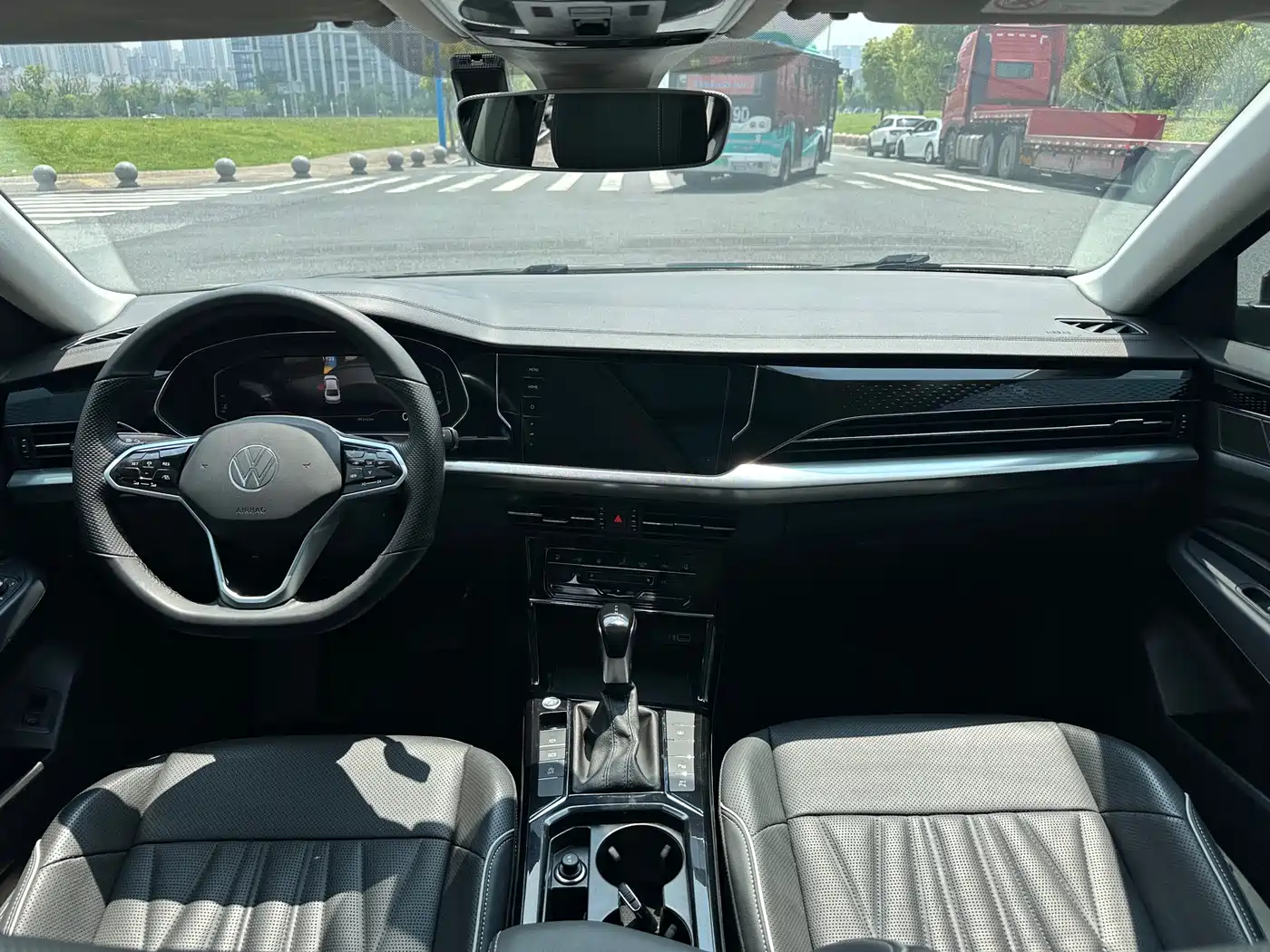 Volkswagen Passat 2022 330TSI Starry Sky Premium Edition фото 15