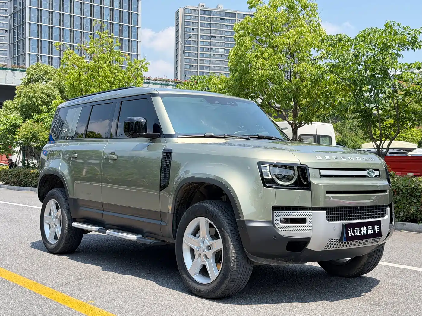 Land Rover Defender 2020 Model 110 P400 HSE фото 3