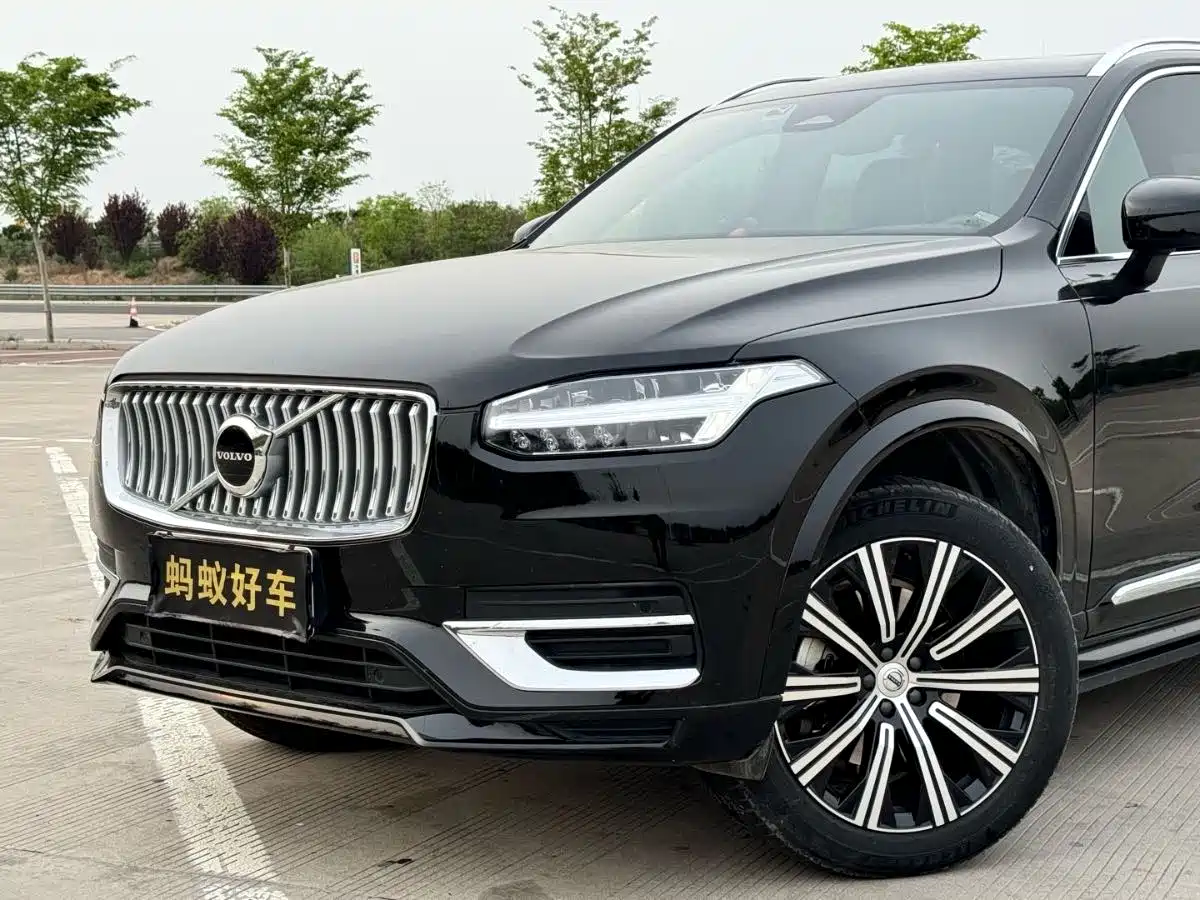 VOLVO XC90