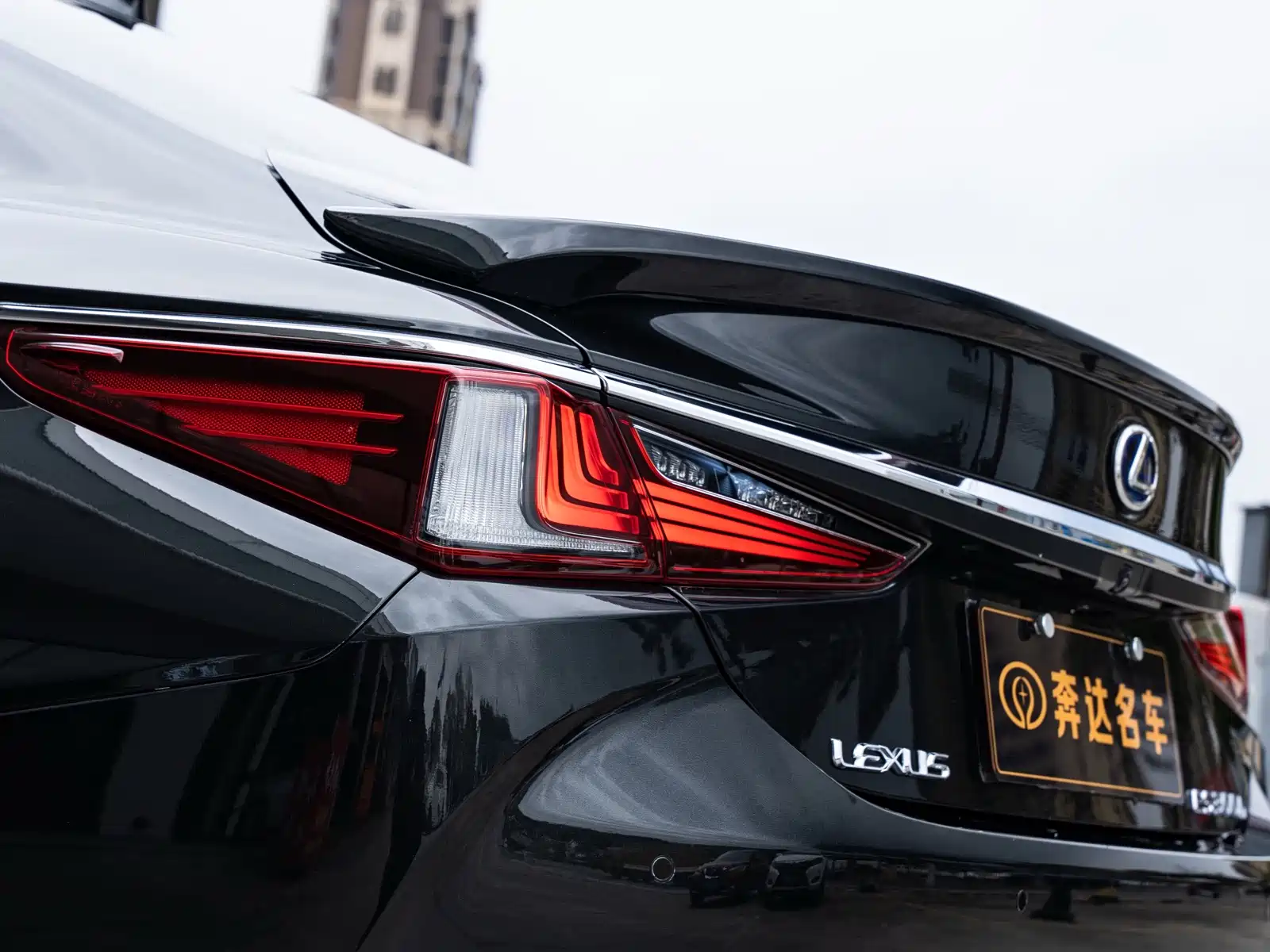 Photo 7 - Lexus ES