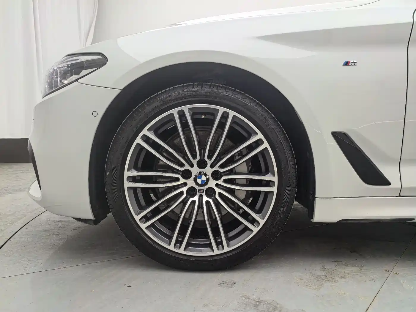 BMW 5 Series 2018 530Li Premium M Sport Package фото 4