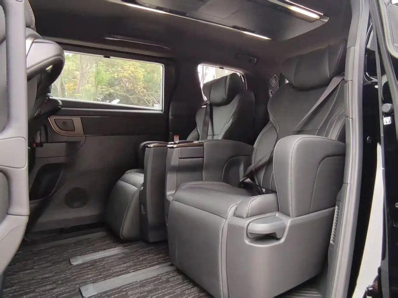 Toyota Alphard 2025 Hybrid 2.5L Prestige Gold Edition фото 9